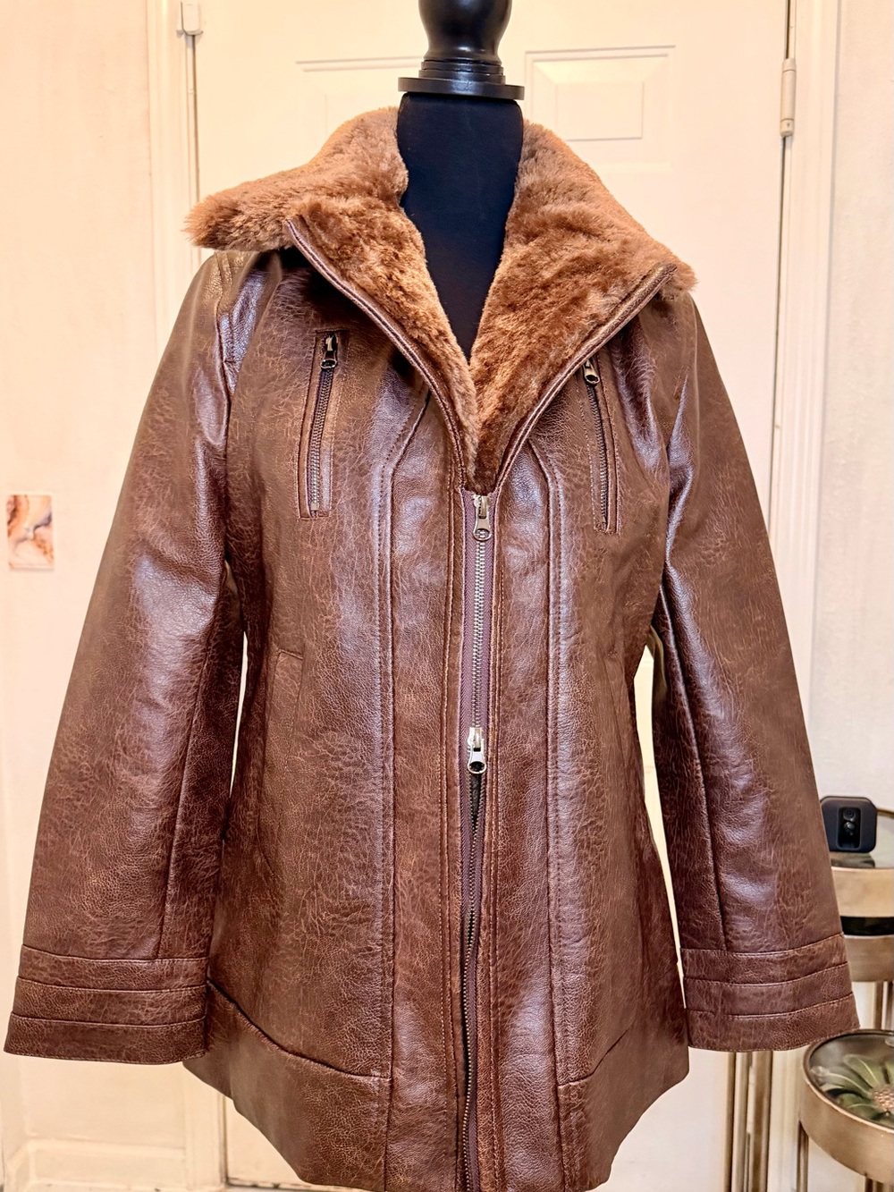 Women’s Brown Shearling-Lined Leather Jacket - Picture 3 of 7